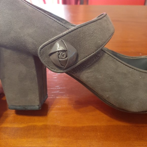 Me Too Charcoal Gray Suede Closed Toe Block Heels - Size 9.5M - Picture 4 of 11